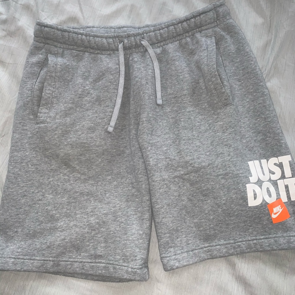 Men’s medium Nike grey shorts